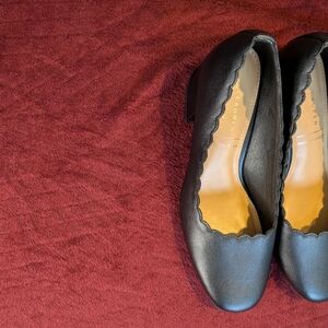 Lauren Conrad women's black faux leather scalloped edge block heel shoes 6.5 m